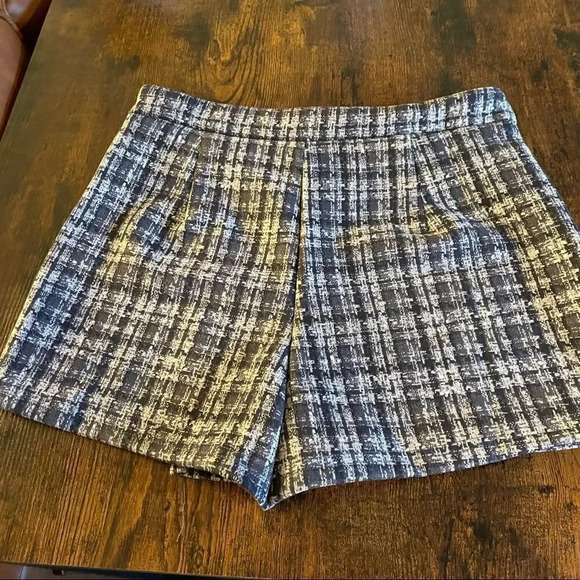 Cute plaid print skort  - Picture 9 of 16